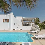 4 Bedroom Valerie With Private Swimming Pool