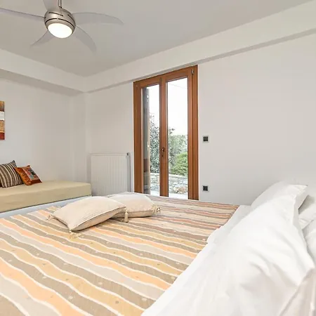Villa 4 Bedroom Valerie With Private Swimming Pool *
