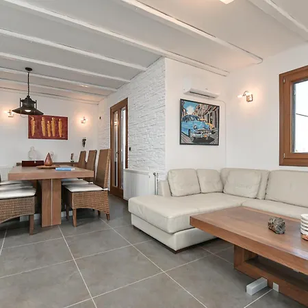 4 Bedroom Valerie With Private Swimming Pool Villa *