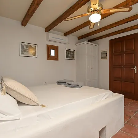 Villa 4 Bedroom Valerie With Private Swimming Pool