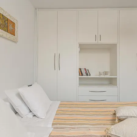 Villa 4 Bedroom Valerie With Private Swimming Pool *