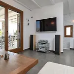 Βίλα 4 Bedroom Valerie With Private Swimming Pool *
