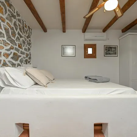 4 Bedroom Valerie With Private Swimming Pool Villa *