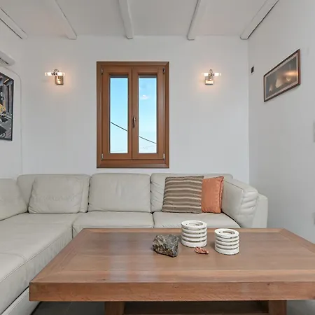 4 Bedroom Valerie With Private Swimming Pool